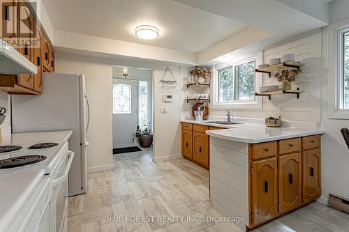 8945 Hacienda Road, Aylmer (Ay), ON - Indoor Photo Showing Kitchen