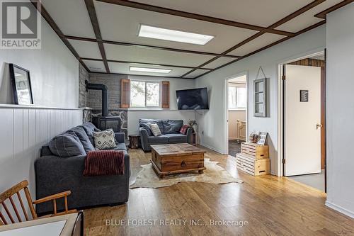 8945 Hacienda Road, Aylmer (Ay), ON - Indoor Photo Showing Living Room