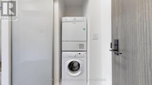 1910 - 426 University Avenue, Toronto (Kensington-Chinatown), ON - Indoor Photo Showing Laundry Room