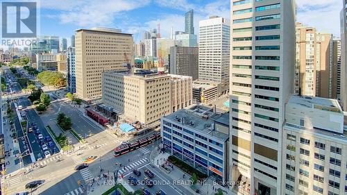 1910 - 426 University Avenue, Toronto (Kensington-Chinatown), ON - Outdoor