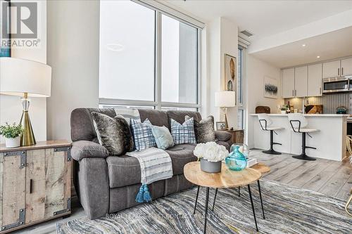 410 - 375 Sea Ray Avenue, Innisfil, ON - Indoor Photo Showing Living Room