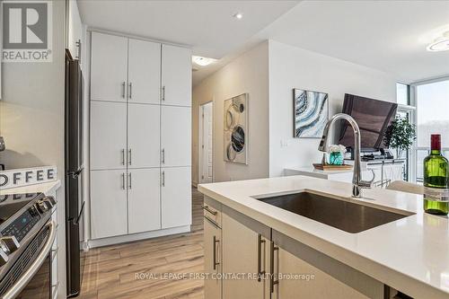 410 - 375 Sea Ray Avenue, Innisfil, ON - Indoor Photo Showing Kitchen