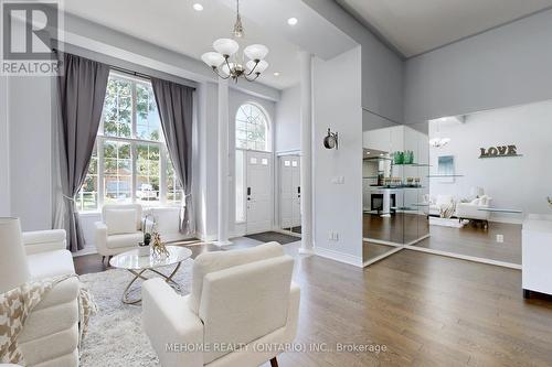 235 Shirley Drive, Richmond Hill, ON - Indoor Photo Showing Living Room