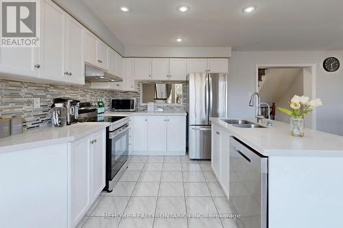 235 Shirley Drive, Richmond Hill, ON - Indoor Photo Showing Kitchen With Double Sink With Upgraded Kitchen