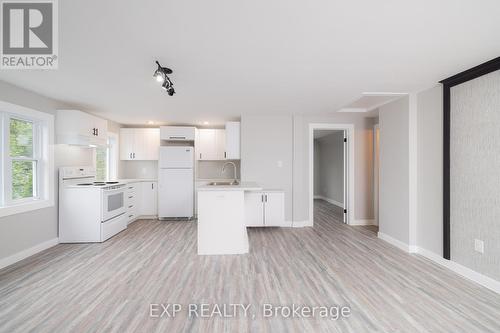 9 Gunn Street, Barrie, ON - Indoor Photo Showing Kitchen