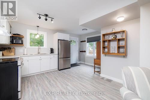 9 Gunn Street, Barrie, ON - Indoor Photo Showing Kitchen