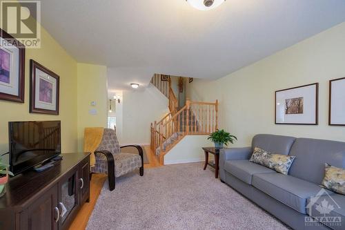 510 Woodchase Street, Ottawa, ON - Indoor Photo Showing Living Room