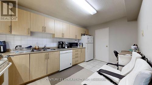 2501 - 10 Tangreen Court, Toronto (Newtonbrook West), ON - Indoor Photo Showing Kitchen With Double Sink