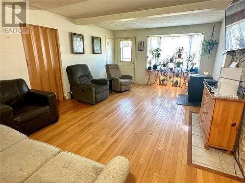 6063 King Street, Mindemoya, Manitoulin Island, ON - Indoor Photo Showing Living Room