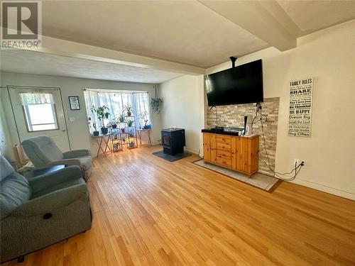 6063 King Street, Mindemoya, Manitoulin Island, ON - Indoor Photo Showing Living Room