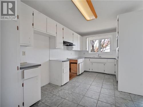 459 Front Mountain Road, Moncton, NB - Indoor Photo Showing Kitchen