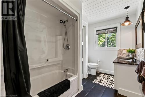 Main Floor 4pc Bathroom - 98 North Shore Road, Saugeen Shores, ON - Indoor Photo Showing Bathroom