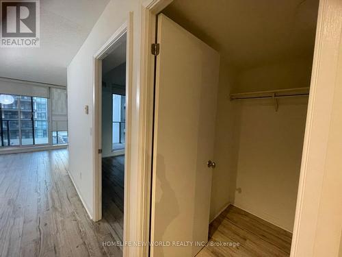 752 - 111 Elizabeth Street, Toronto, ON - Indoor Photo Showing Other Room