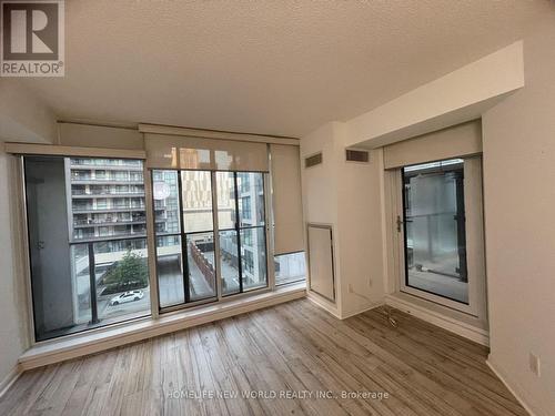 752 - 111 Elizabeth Street, Toronto, ON - Indoor Photo Showing Other Room