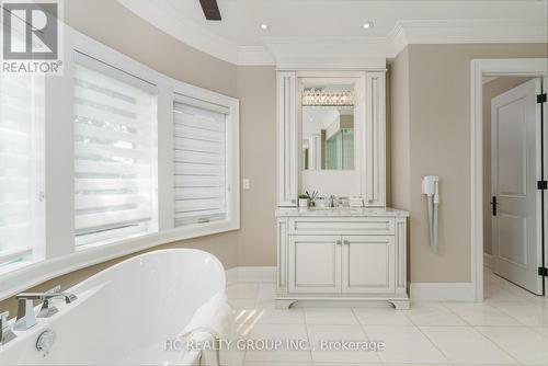 79 Denham Drive, Richmond Hill, ON - Indoor Photo Showing Bathroom