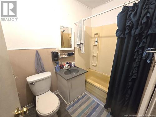 17 23 Rosario Street, Edmundston, NB - Indoor Photo Showing Bathroom