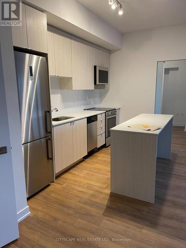 507 - 2433 Dufferin Street W, Toronto (Briar Hill-Belgravia), ON - Indoor Photo Showing Kitchen