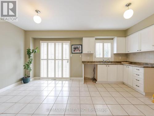 81 Archbury Circle, Caledon, ON - Indoor Photo Showing Kitchen