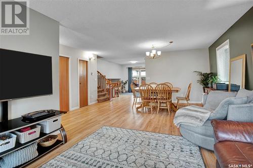 231 Marcotte Way, Saskatoon, SK - Indoor Photo Showing Living Room