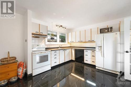 2376 Ogilvie Road, Ottawa, ON - Indoor Photo Showing Kitchen