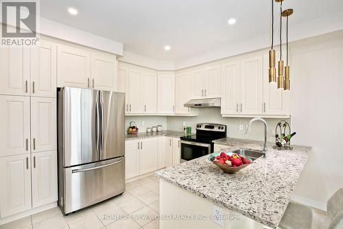 26 Read Street, Aurora, ON - Indoor Photo Showing Kitchen With Upgraded Kitchen