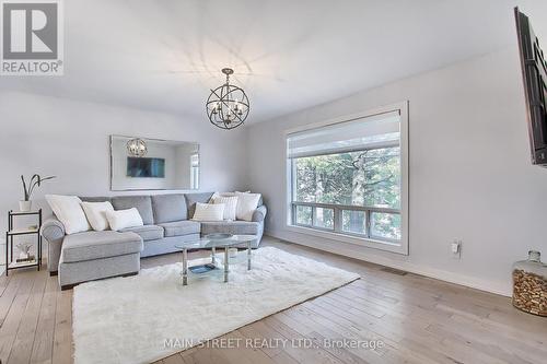 1 Hillavon Drive S, Toronto (Princess-Rosethorn), ON - Indoor Photo Showing Living Room