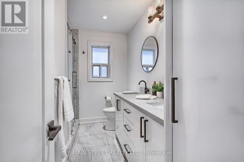 1 Hillavon Drive S, Toronto (Princess-Rosethorn), ON - Indoor Photo Showing Bathroom