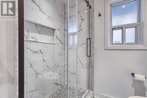 1 Hillavon Drive S, Toronto (Princess-Rosethorn), ON - Indoor Photo Showing Bathroom