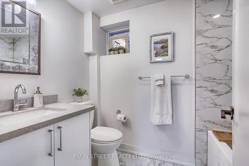 1 Hillavon Drive S, Toronto (Princess-Rosethorn), ON - Indoor Photo Showing Bathroom