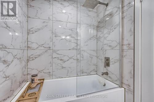 1 Hillavon Drive S, Toronto (Princess-Rosethorn), ON -  Photo Showing Bathroom