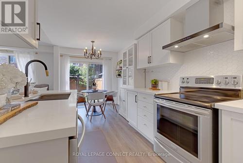 24 Wuthering Heights Road, Toronto (Rouge), ON - Indoor Photo Showing Kitchen