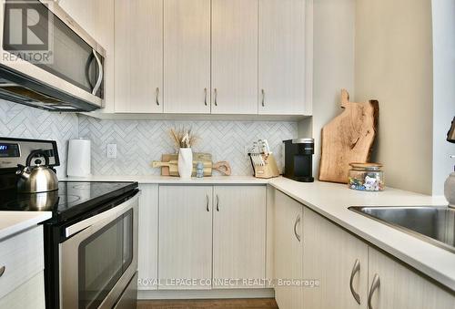 405 - 111 Worsley Street, Barrie (City Centre), ON - Indoor Photo Showing Kitchen