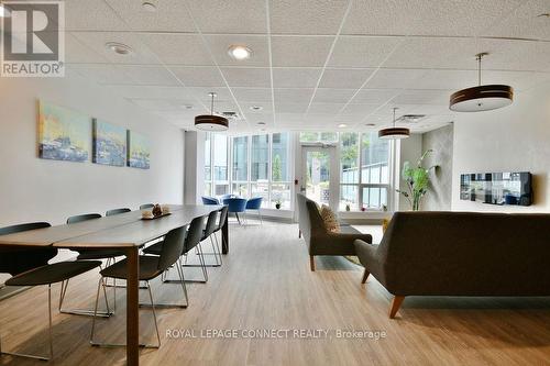 405 - 111 Worsley Street, Barrie (City Centre), ON - Indoor Photo Showing Dining Room