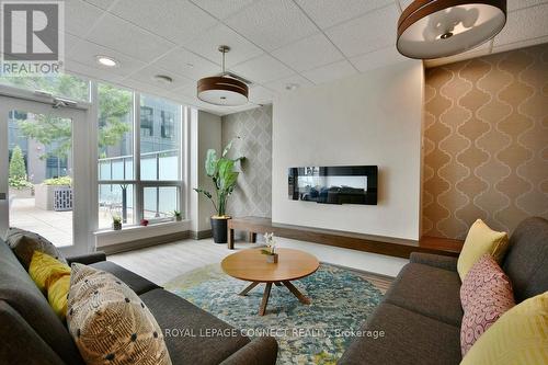 405 - 111 Worsley Street, Barrie (City Centre), ON - Indoor Photo Showing Living Room