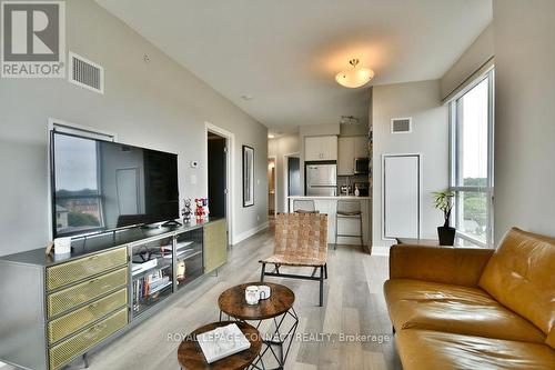 405 - 111 Worsley Street, Barrie (City Centre), ON - Indoor Photo Showing Living Room