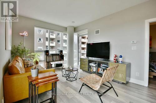 405 - 111 Worsley Street, Barrie (City Centre), ON - Indoor Photo Showing Living Room