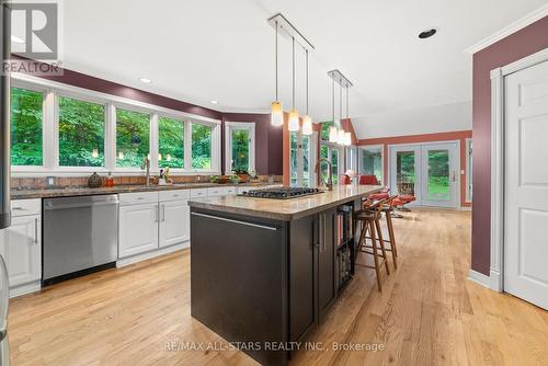 11 Aneva Court, Kawartha Lakes, ON - Indoor Photo Showing Kitchen With Upgraded Kitchen