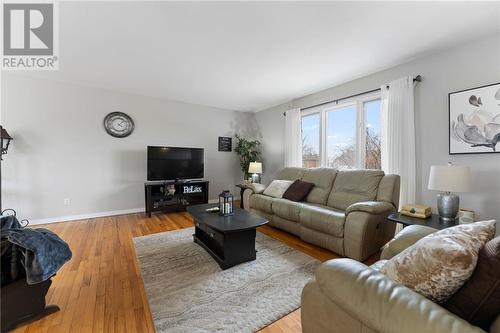 159 Pleasant View Drive, Pembroke, ON - Indoor Photo Showing Living Room