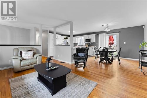 159 Pleasant View Drive, Pembroke, ON - Indoor Photo Showing Living Room