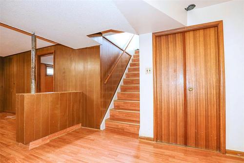 1166 Hector Bay, Winnipeg, MB - Indoor Photo Showing Other Room