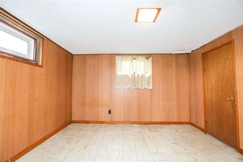 1166 Hector Bay, Winnipeg, MB - Indoor Photo Showing Other Room