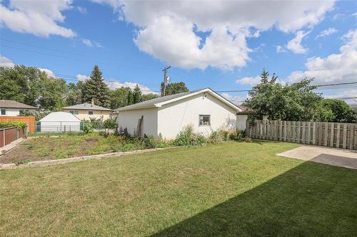 1166 Hector Bay, Winnipeg, MB - Outdoor