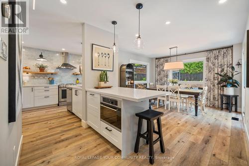 56 Moffat Crescent, Aurora, ON - Indoor Photo Showing Kitchen With Upgraded Kitchen