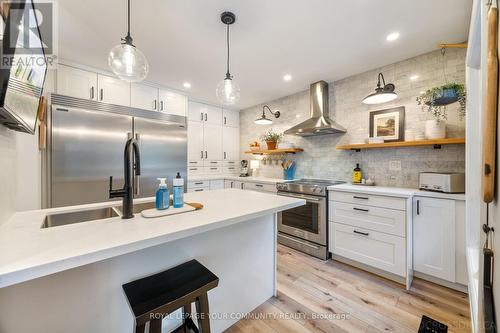 56 Moffat Crescent, Aurora (Aurora Heights), ON - Indoor Photo Showing Kitchen With Upgraded Kitchen