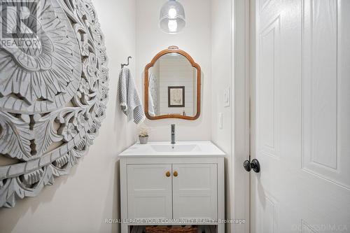 56 Moffat Crescent, Aurora (Aurora Heights), ON - Indoor Photo Showing Bathroom