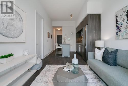 644 - 25 Adra Grado Way, Toronto (Bayview Village), ON - Indoor Photo Showing Living Room