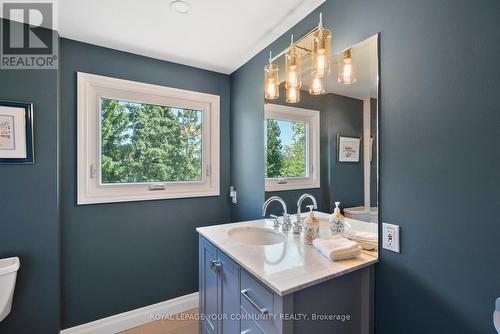 114 Devins Drive, Aurora (Aurora Heights), ON - Indoor Photo Showing Bathroom