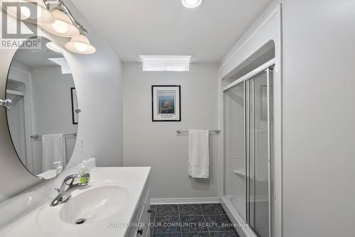 114 Devins Drive, Aurora (Aurora Heights), ON - Indoor Photo Showing Bathroom