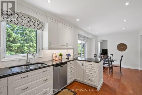 114 Devins Drive, Aurora (Aurora Heights), ON - Indoor Photo Showing Kitchen With Double Sink