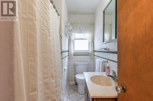 11 Brisbane Glen, St. Catharines, ON - Indoor Photo Showing Bathroom